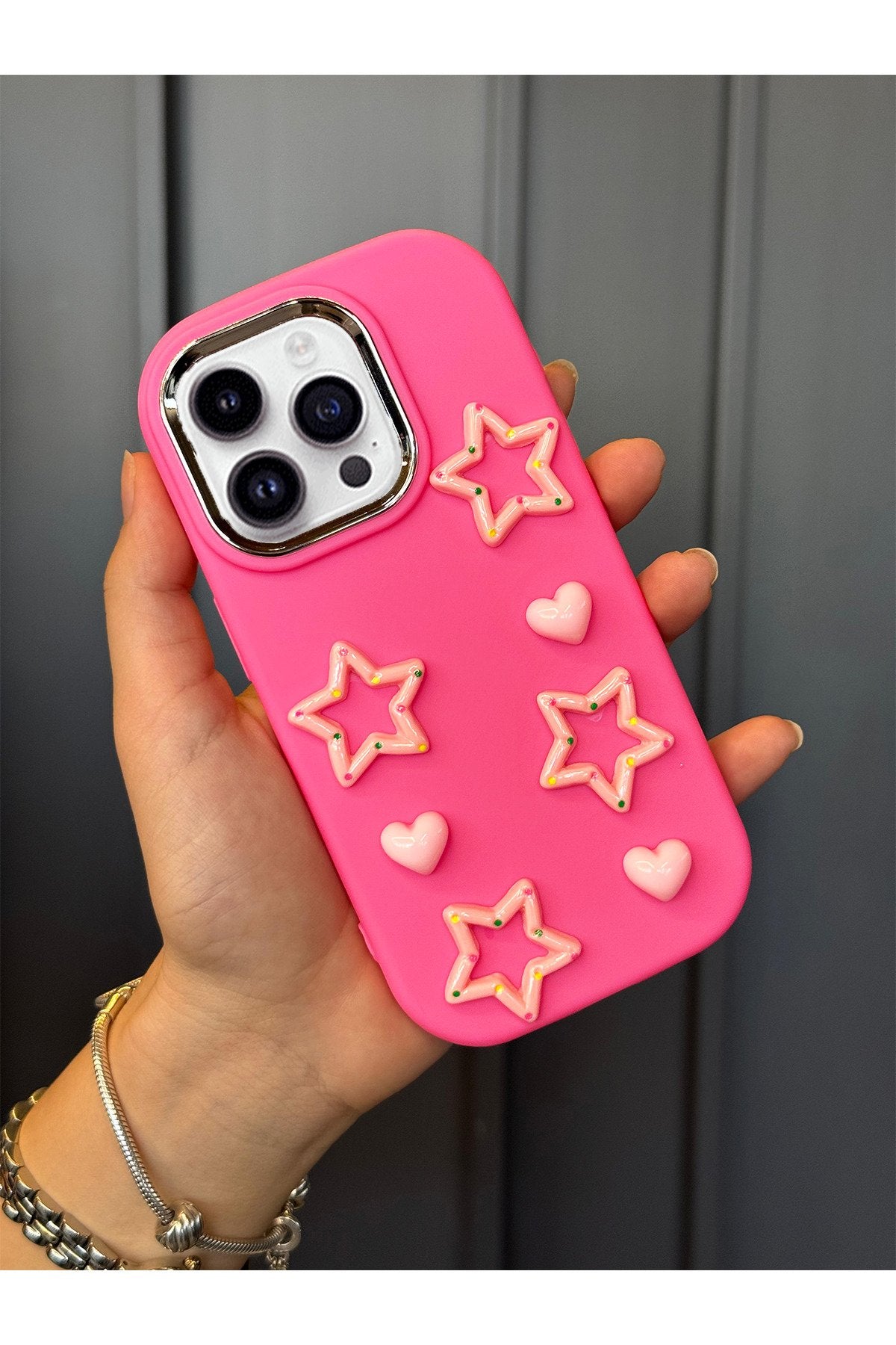 iPhone 15 Pro Max Uyumlu Darbe Emici Yapılı 3d Pembe Yıldızlar Karakterli Koruyucu Lüx Kılıf