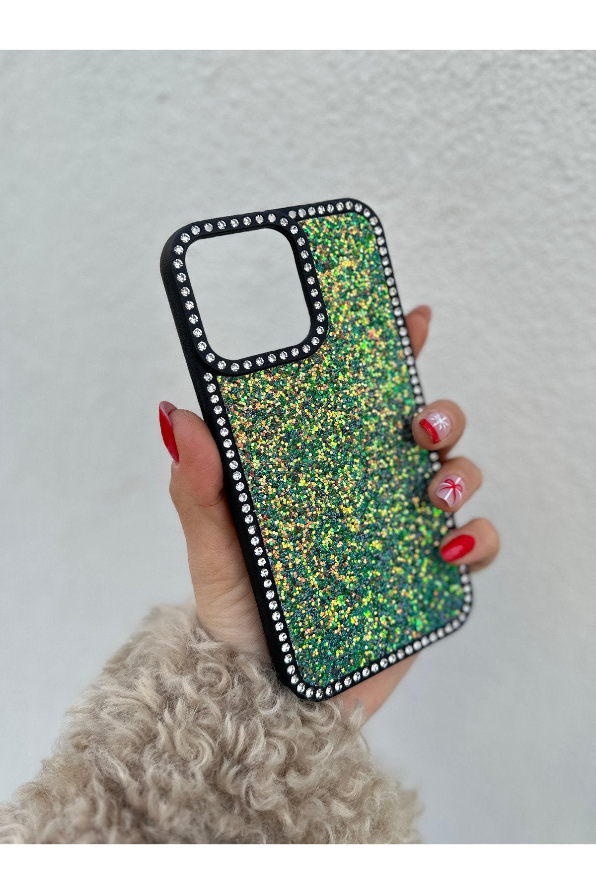 iPhone 16 Pro Max Uyumlu Taşlı Kenarlı Renkli Taşlı İç Yapılı Darbe Emici Ultra Premium Kılıf