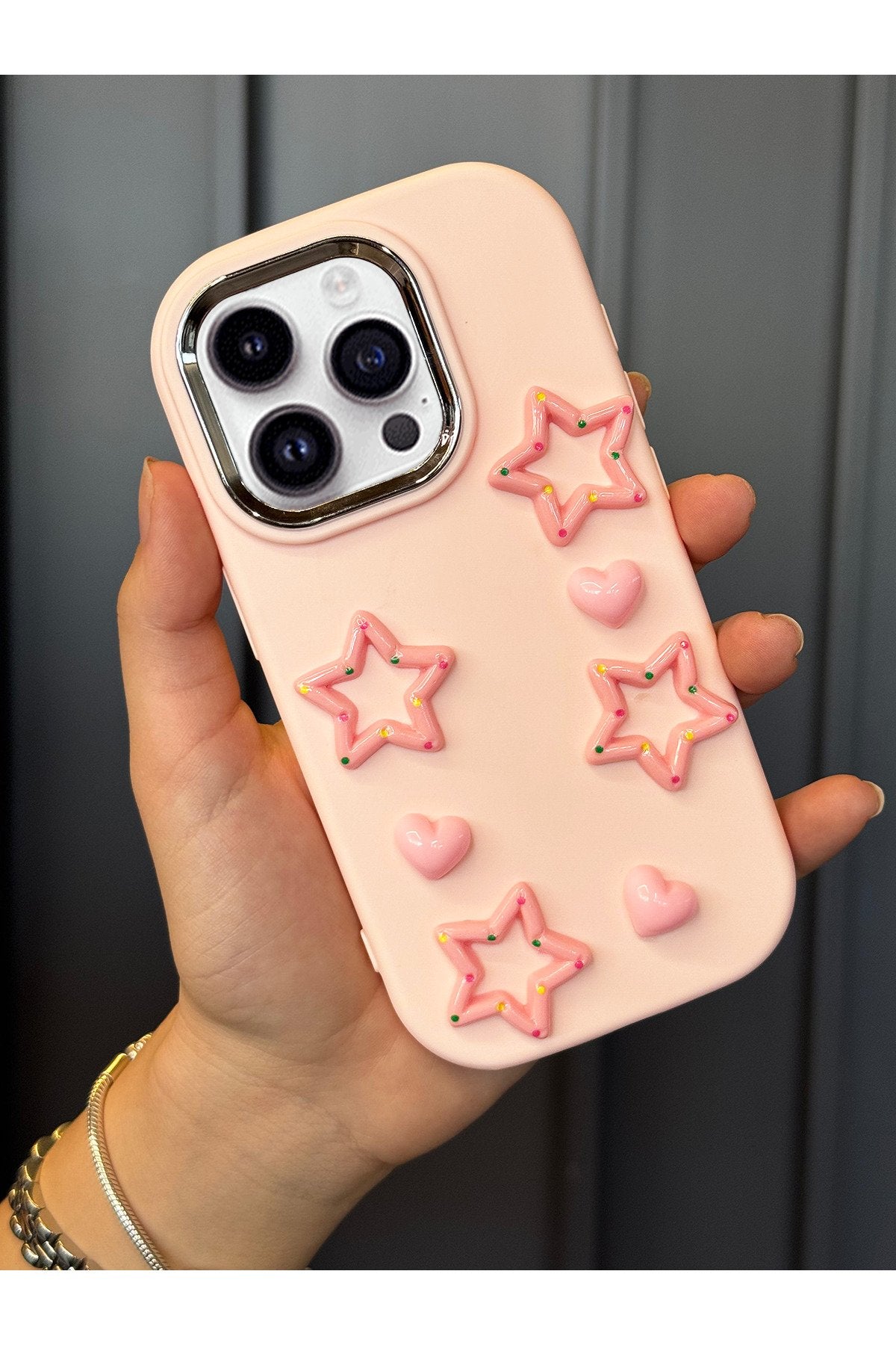 iPhone 14 Pro Max Uyumlu Darbe Emici Yapılı 3d Pembe Yıldızlar Karakterli Koruyucu Lüx Kılıf