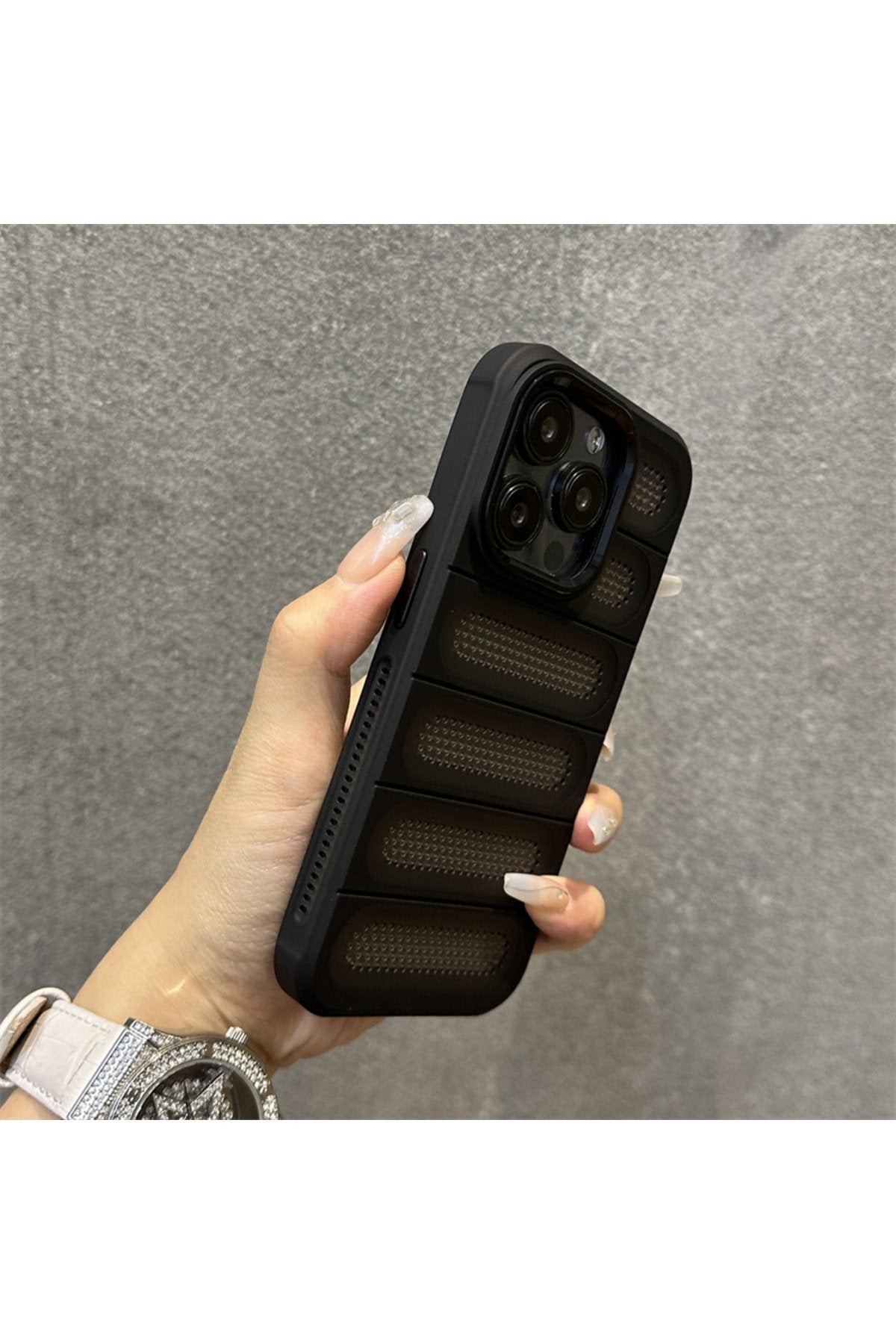 İphone 15 Pro Max Uyumlu Stand Özellikli Delikli Tasarım Isınma ve Darbe Engelleyici Kılıf