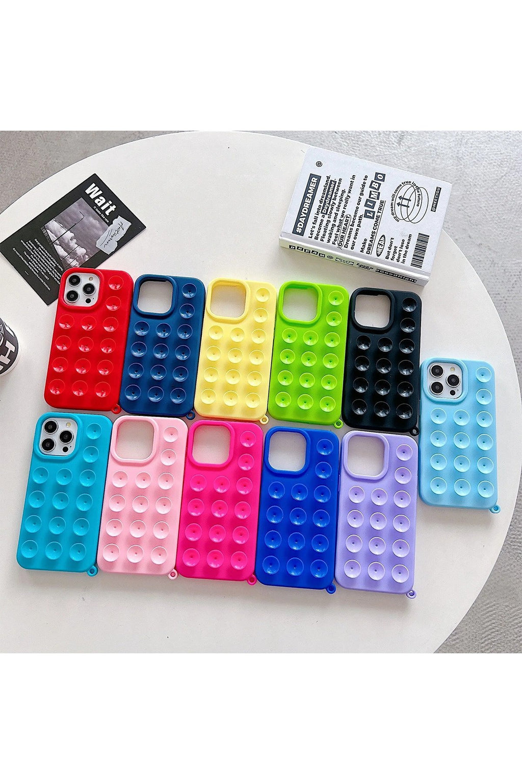 iPhone 12 Ve 12 Pro Uyumlu Vakum Özellikli Düz Yüzeylere Yapışabilen Renkli Askılı Lüx Kılıf