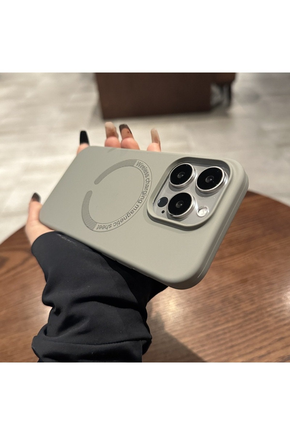 Iphone 15 Pro Max Kılıf Titanium Gri Magsafe Özellikli Içi Kadife Korumalı Lansman Lüx