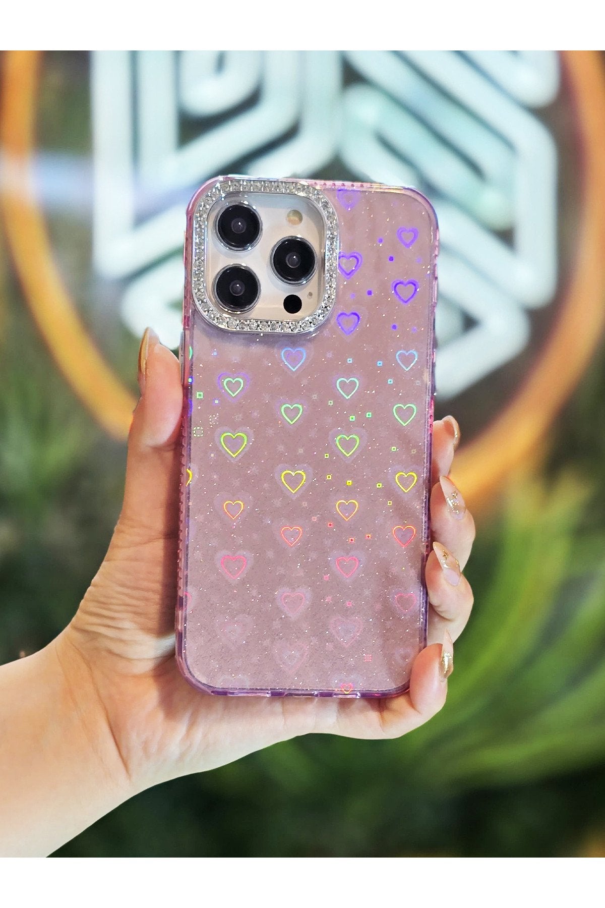 iPhone 14 Pro Max Uyumlu Işıkta Renk Değiştiren Kalp Desenli Darbe Emici Premium Lüx Kılıf