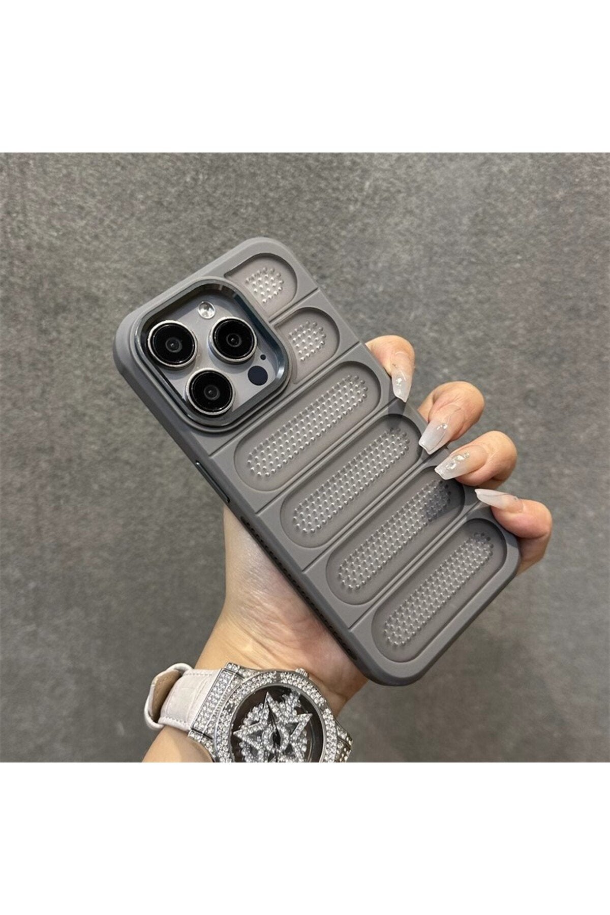 İphone 15 Pro Max Uyumlu Stand Özellikli Delikli Tasarım Isınma ve Darbe Engelleyici Kılıf