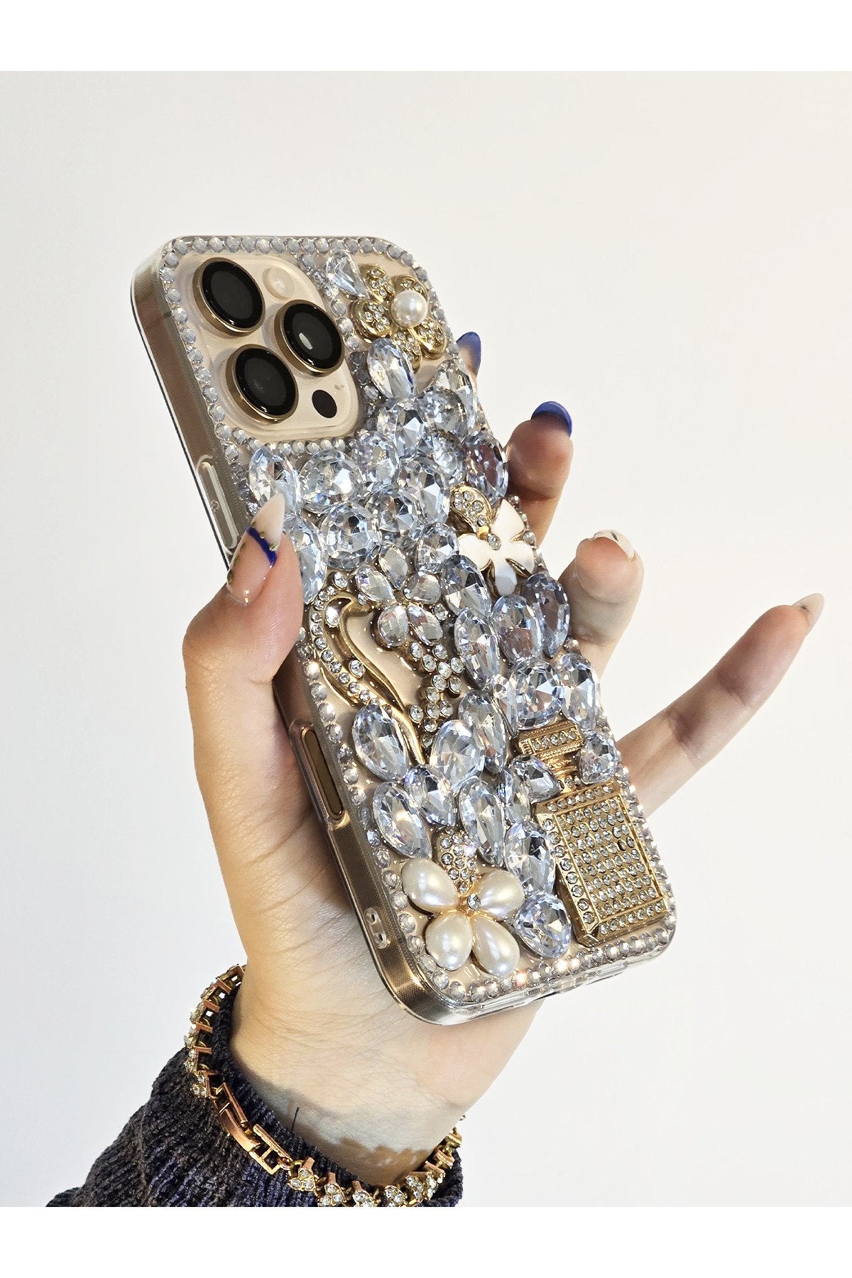 İphone 16 Pro Max Uyumlu Ultra Lüx Renkli Damla Taşlı Koruyucu Yapılı Özel Tasarım Telefon Kılıfı