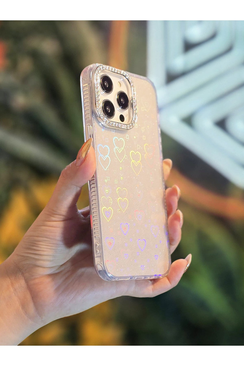 iPhone 14 Pro Max Uyumlu Işıkta Renk Değiştiren Kalp Desenli Darbe Emici Premium Lüx Kılıf