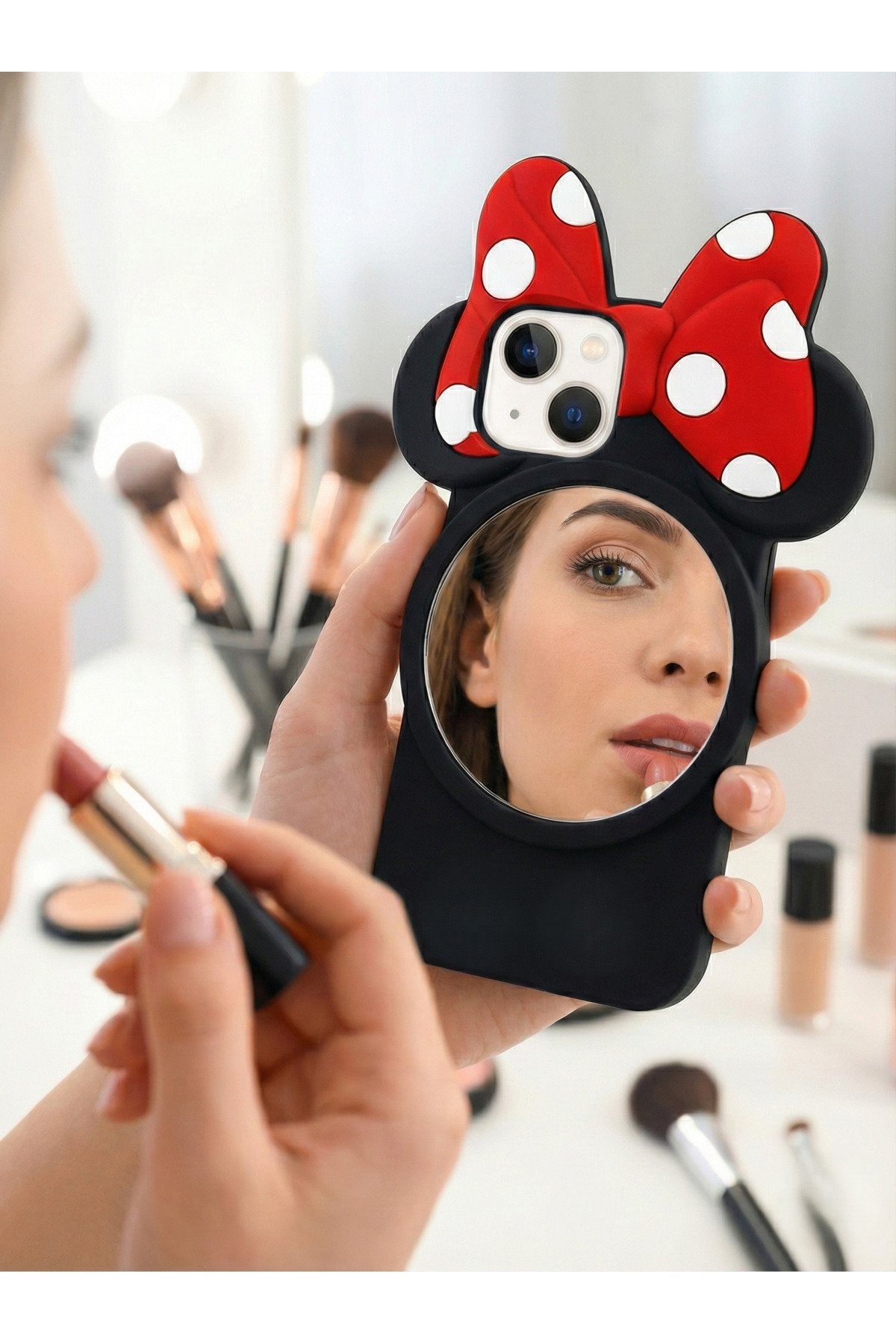İphone 13 ve 14 Uyumlu Aynalı Sevimli Kulaklı Darbe Emici Slikon Kılıf