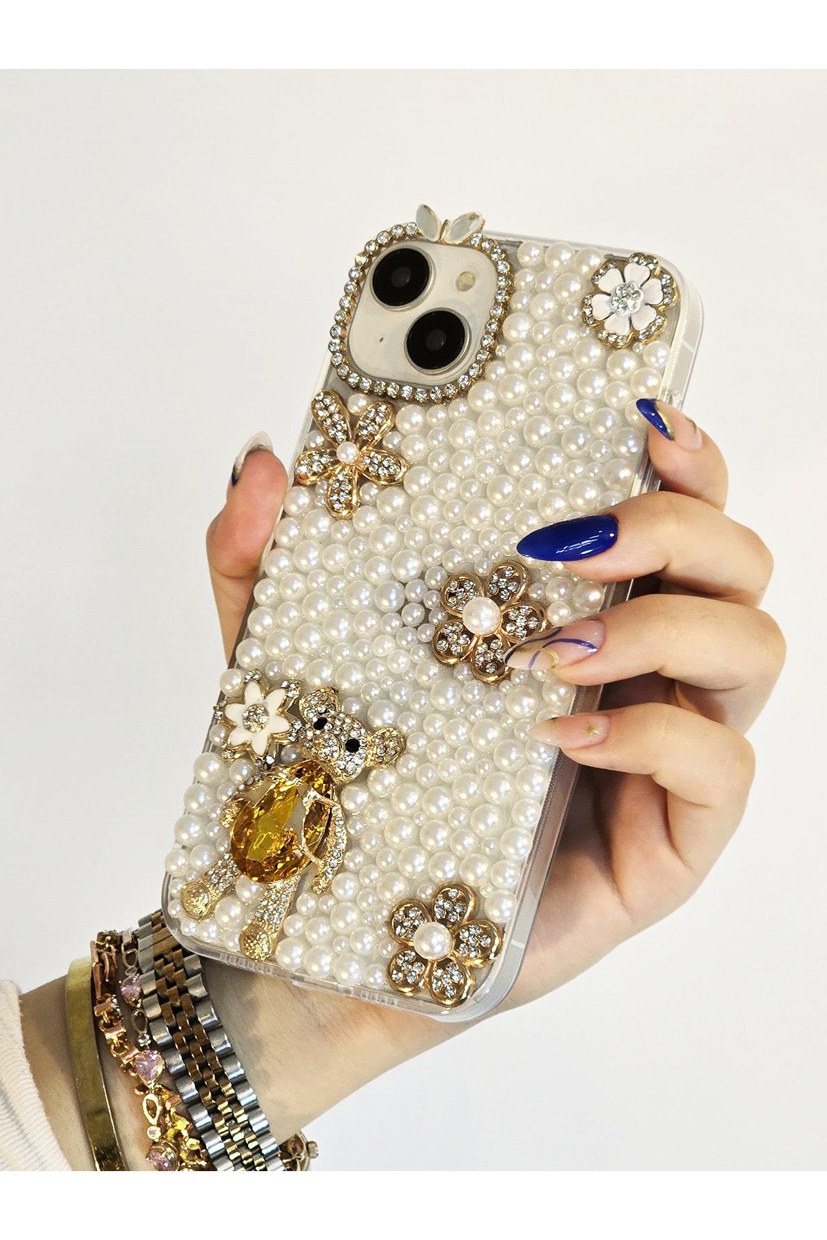 iPhone 13 Ve 14 Uyumlu İncili Ve 3d Karakterli El Yapımı Taşlı Premium Koruyucu Telefon Kılıfı