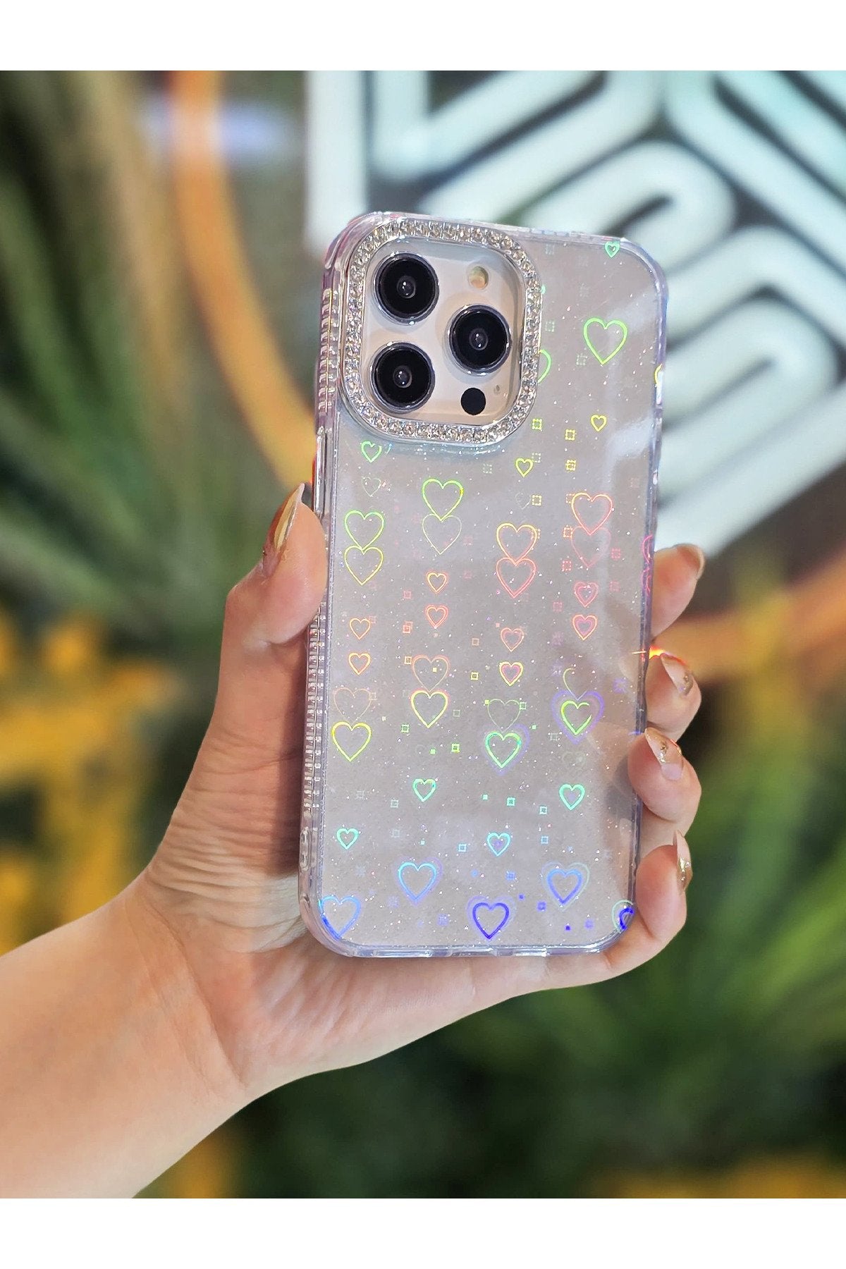 iPhone 14 Pro Max Uyumlu Işıkta Renk Değiştiren Kalp Desenli Darbe Emici Premium Lüx Kılıf