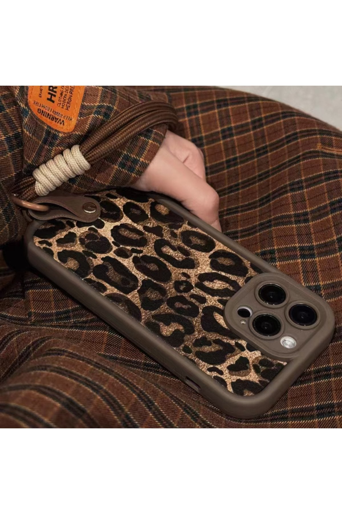 iPhone 16 Pro Max Uyumlu Leopar Desenli Bileklikli Premium Kamera Korumalı Telefon Kılıfı